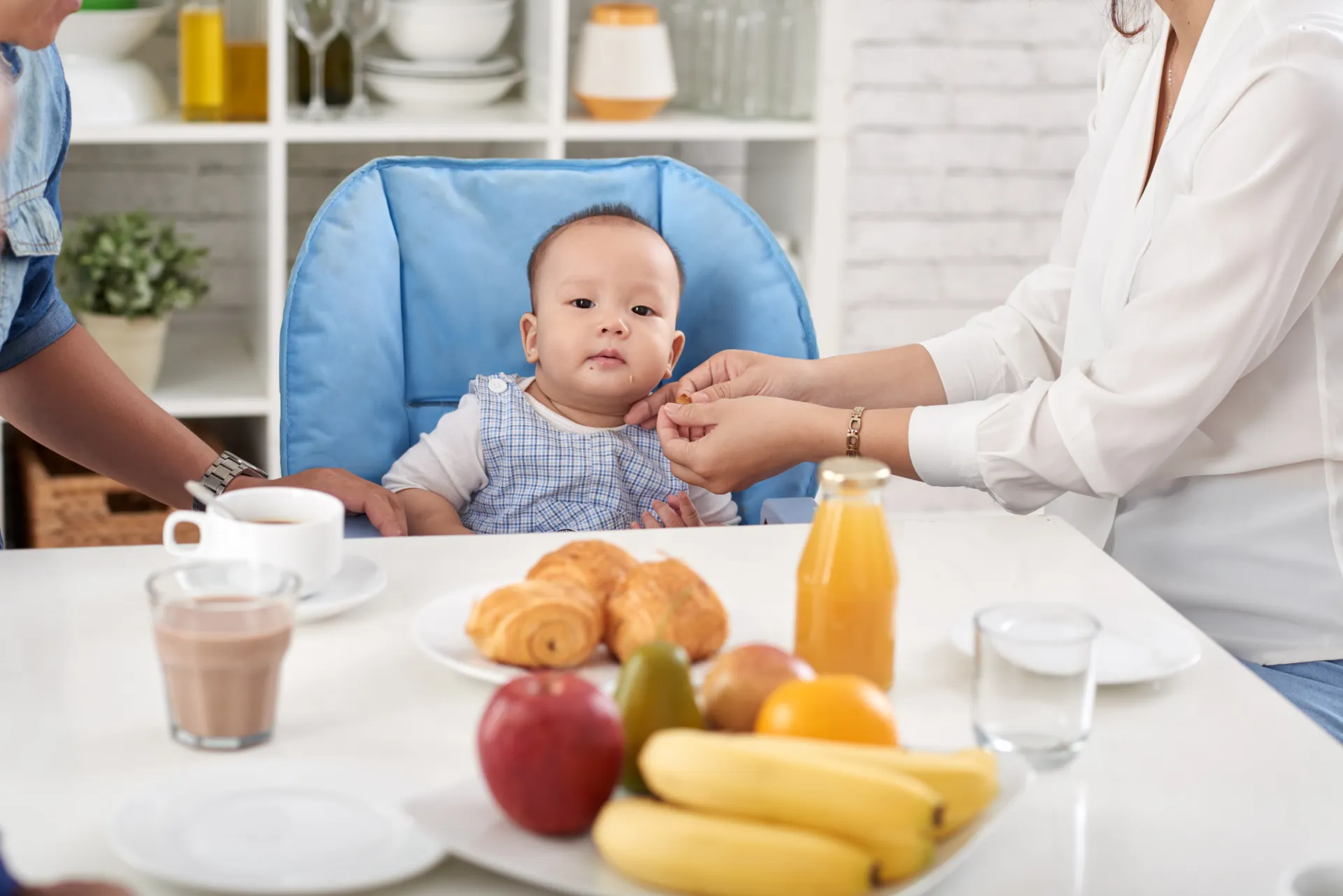 What to Feed My 6-Month-Old Baby and What to Avoid Featured Image