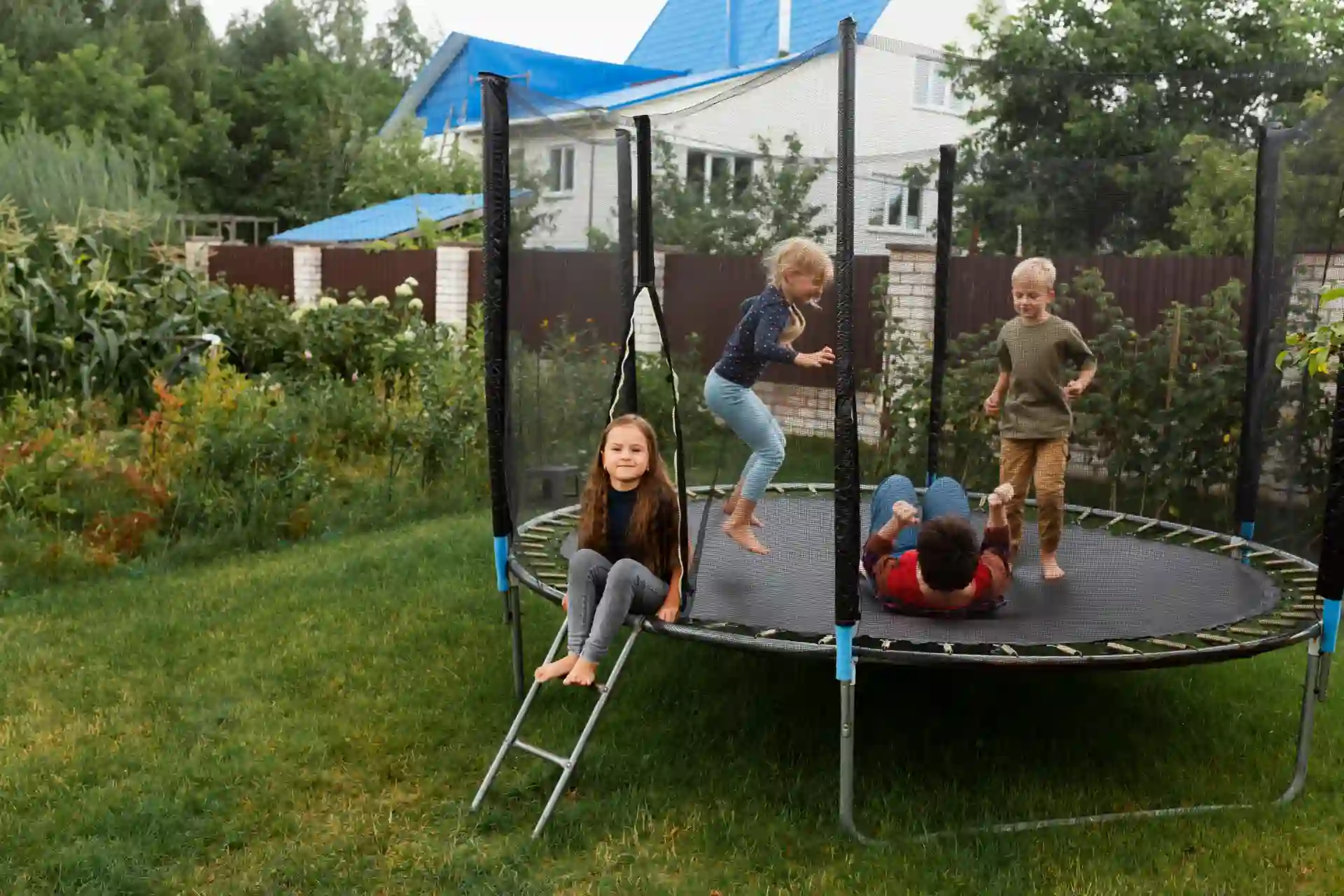 What Size Trampoline Is Right for Your Family Featured Image